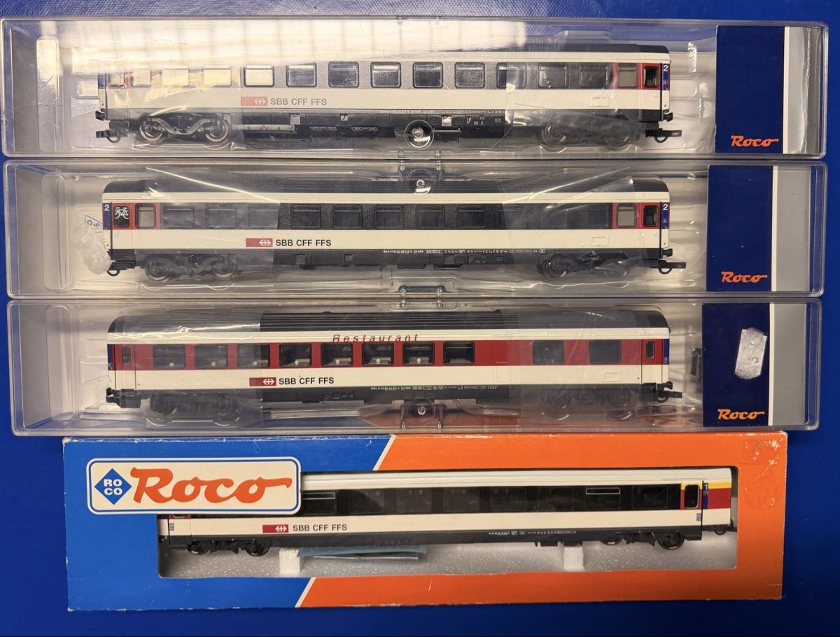 Roco Modelleisenbahnen: 4x SBB Personenwagen – Neu und originalverpackt aus Frick von Freddoo93