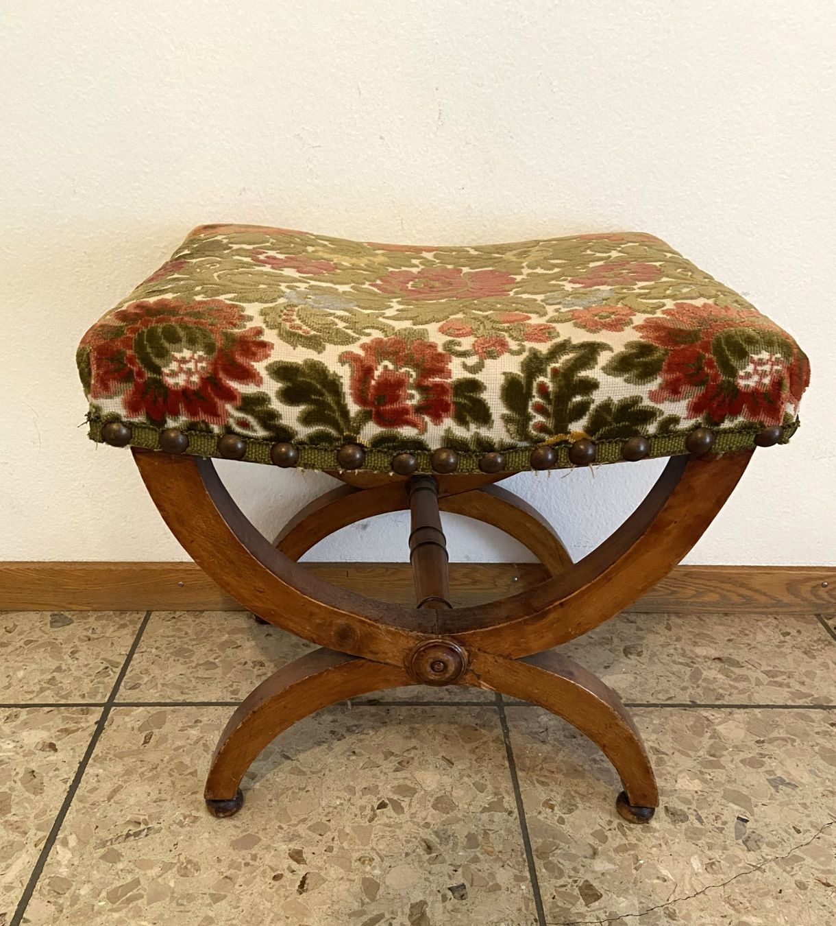 Hocker: Antiker Polster Hocker mit X Rahmen – Gebraucht aus Baden von campari66