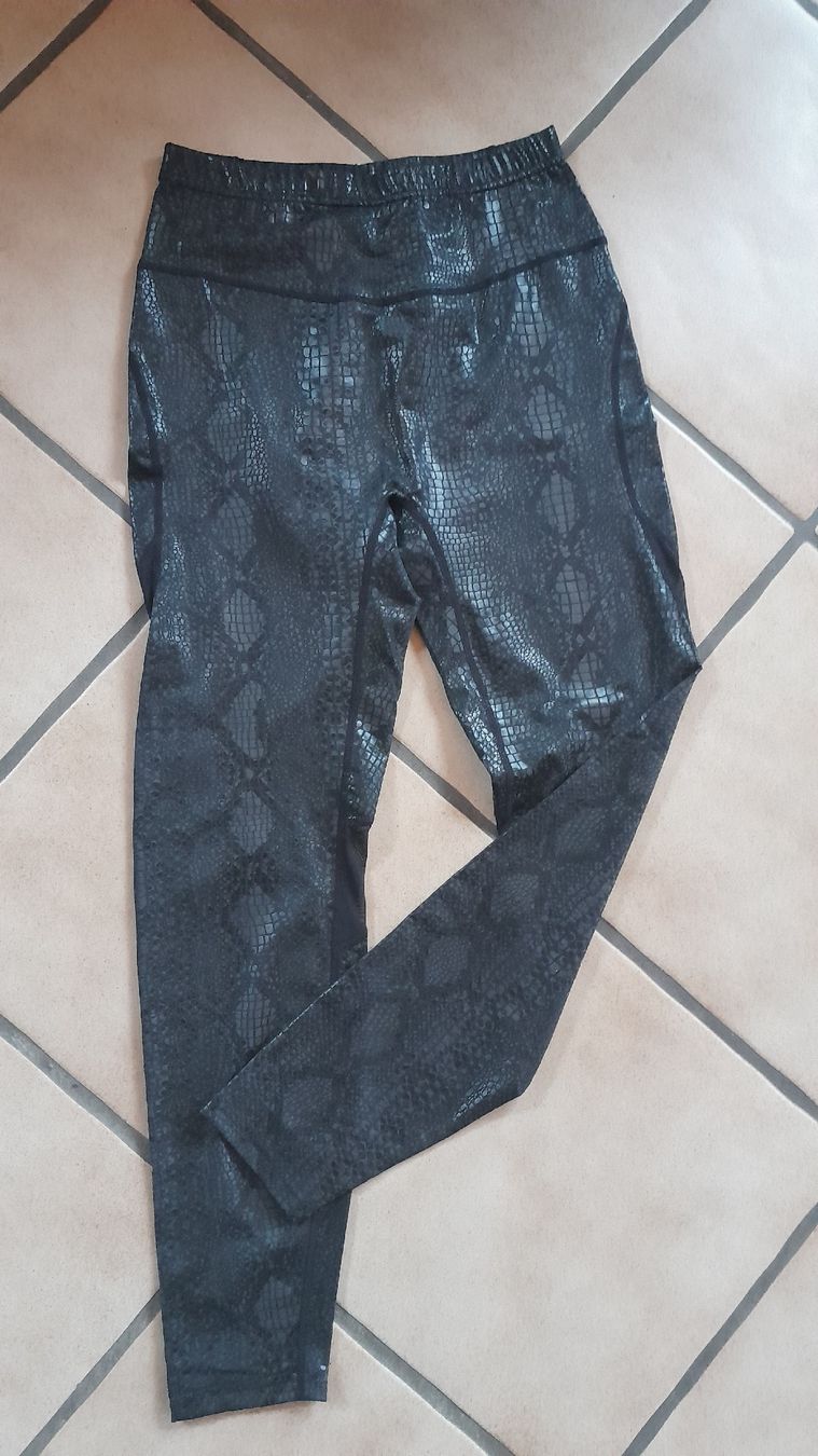 Shein Leggings: Leggings in schlangenoptik – Nuovo (secondo la descrizione) da Innerthal venduto da System_of_a_down