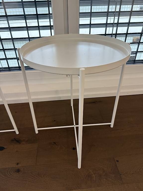 Tables: Zwei Beistelltische – D'occasion à St. Gallen par Raf145 1