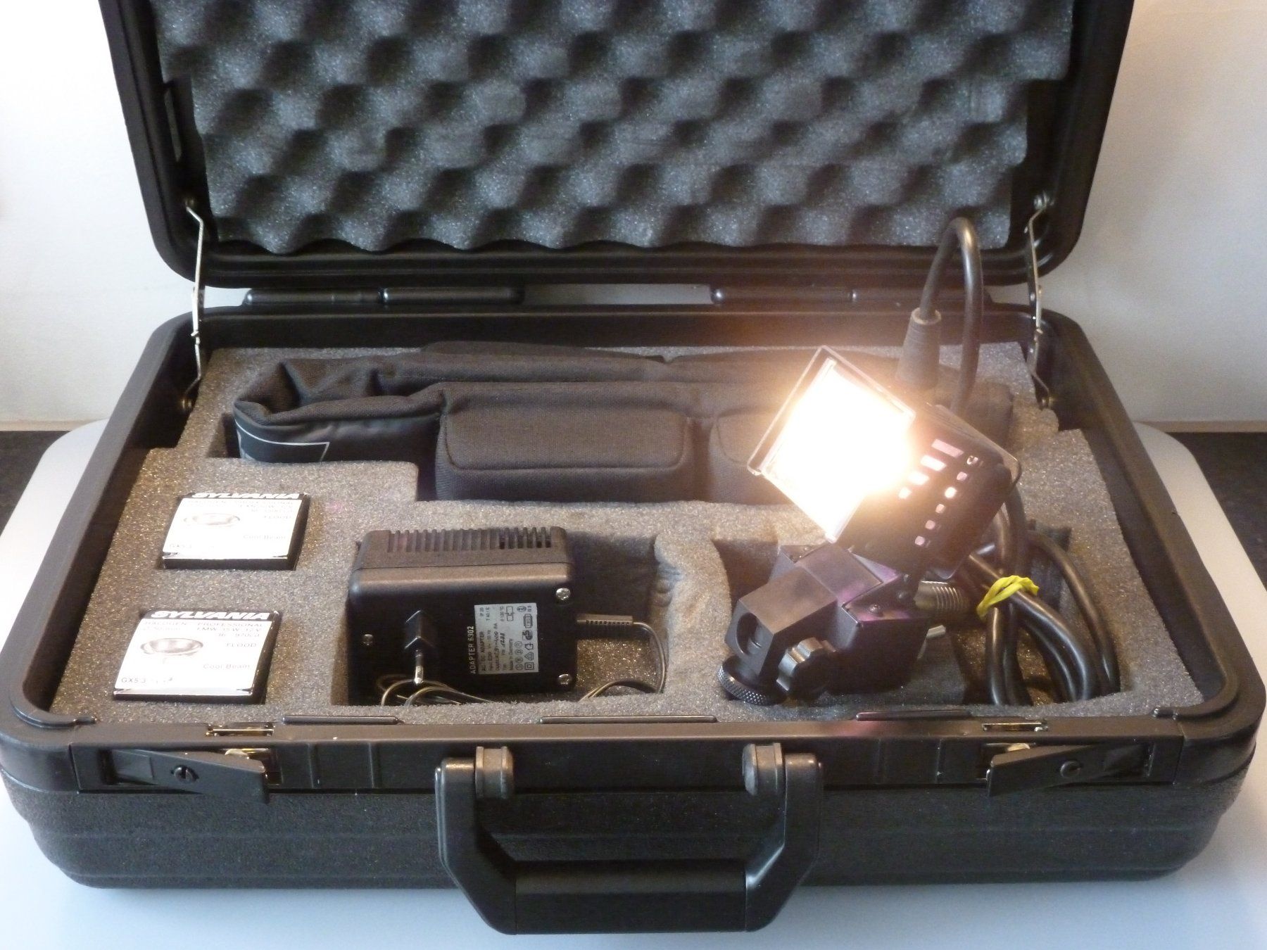 Fotocamera: Anton Bauer 13 Volt Video Gürtel-Beleuchtung Kit – Usato da Gwatt (Thun) venduto da Nocturnal_99