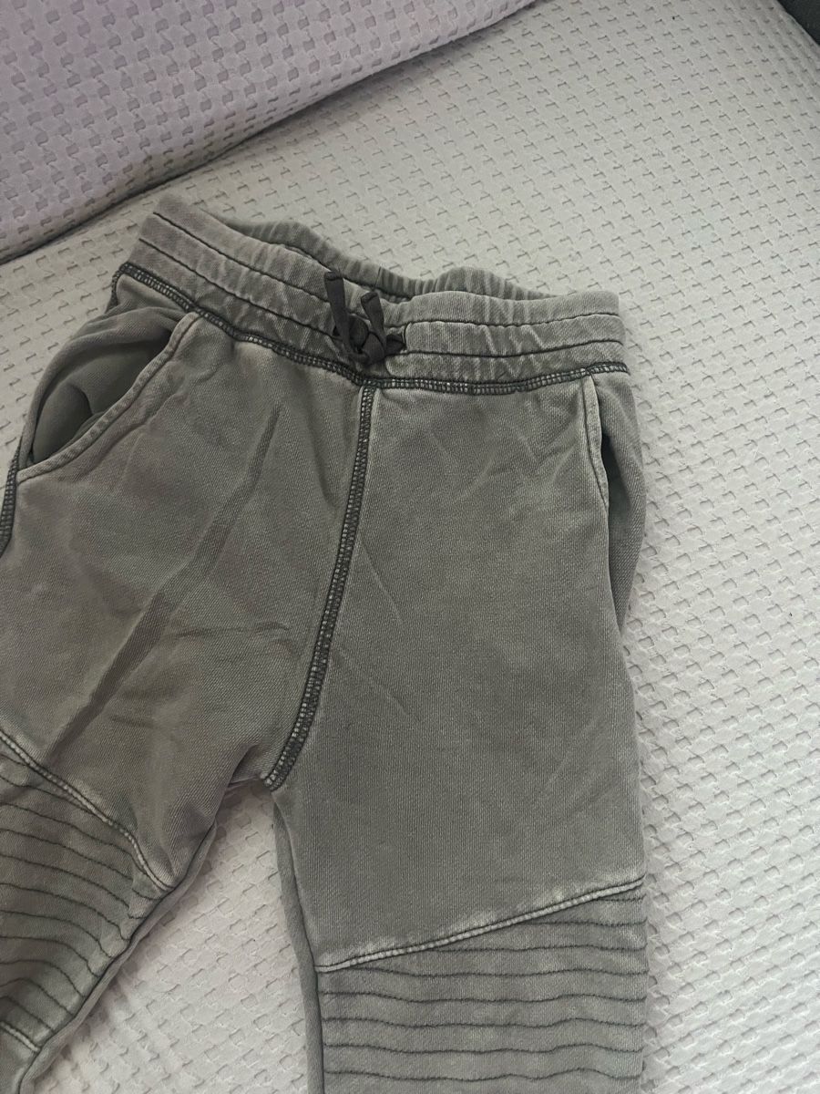 H&M Pantaloni: H&M TRAINERHOSE JOGGER ANTHRAZIT GR 116 – Usato da Basel venduto da theo-g77 1