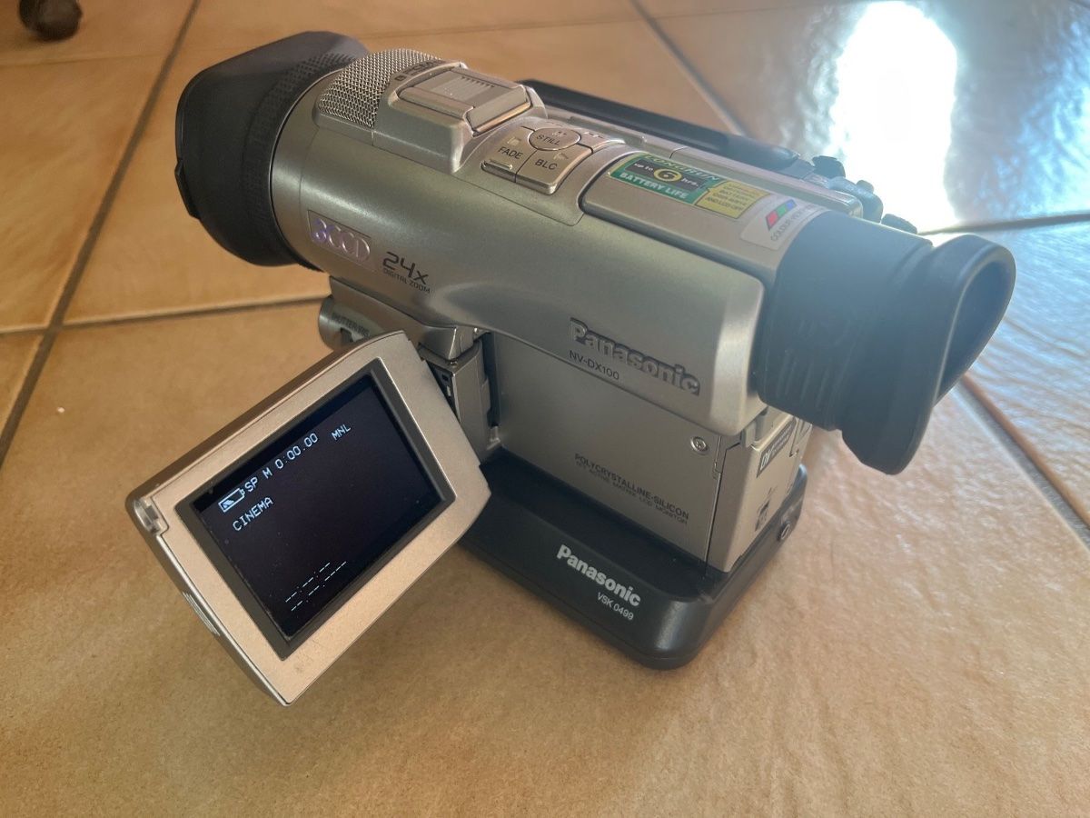 Panasonic Camcorder: Caméscope Panasonic NV-DX100 3CCD Zoom 24x – Gebraucht aus Vernayaz von Darkfrost 1