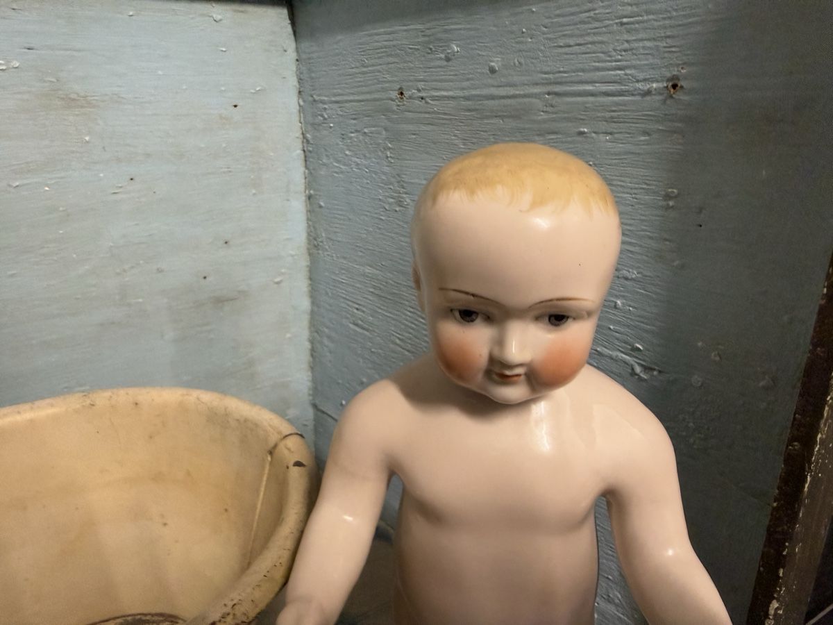 Case e mobili per bambole: Antike Puppenstube Badezimmer mit Badepuppe – Usato da Biel/Bienne venduto da newyorker80 2