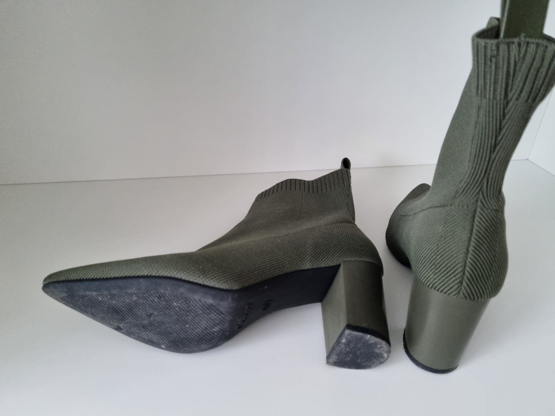 Damenschuhe: Stiefelette Gr. 37 Elastischer Stoff grün – Neu (gemäss Beschreibung) aus Zofingen von fel_6gj7 2