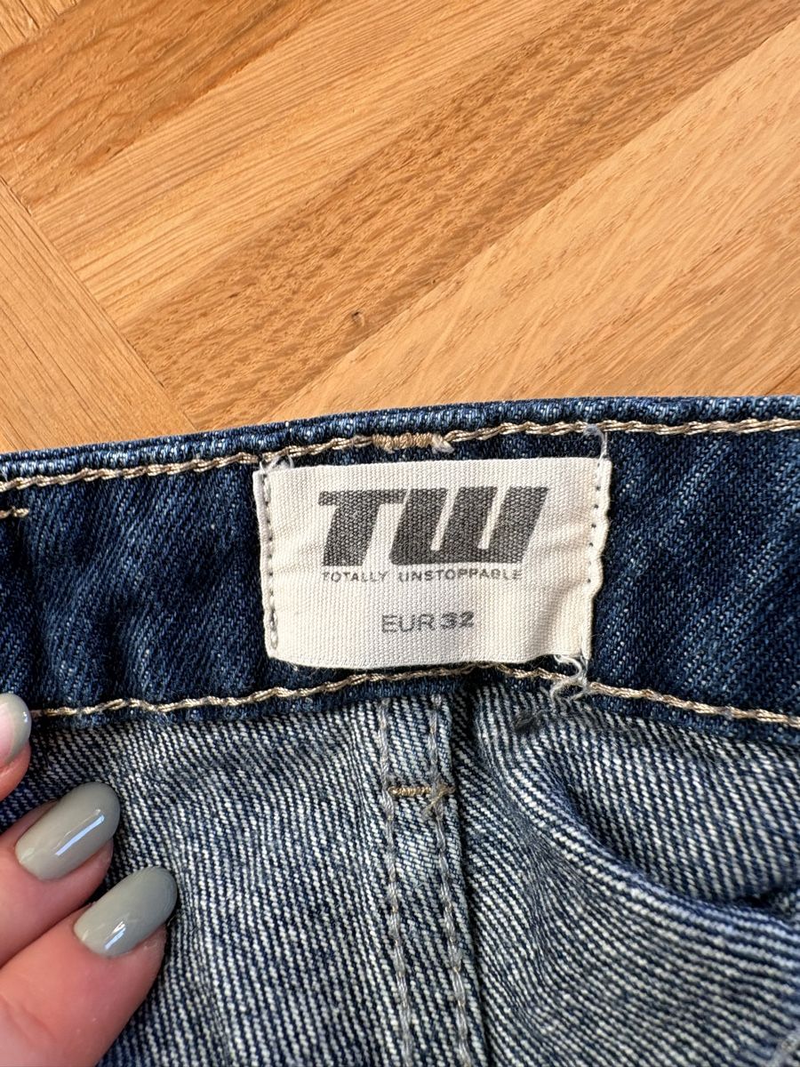 Tally Weijl Jeans: Jeans mit weissem Streifen – Neu (gemäss Beschreibung) aus Herzogenbuchsee von Gd.5 2