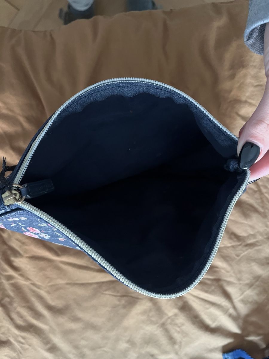 Trousses de maquillage: Makeup bag – D'occasion à Zürich par cat_rsn7 1