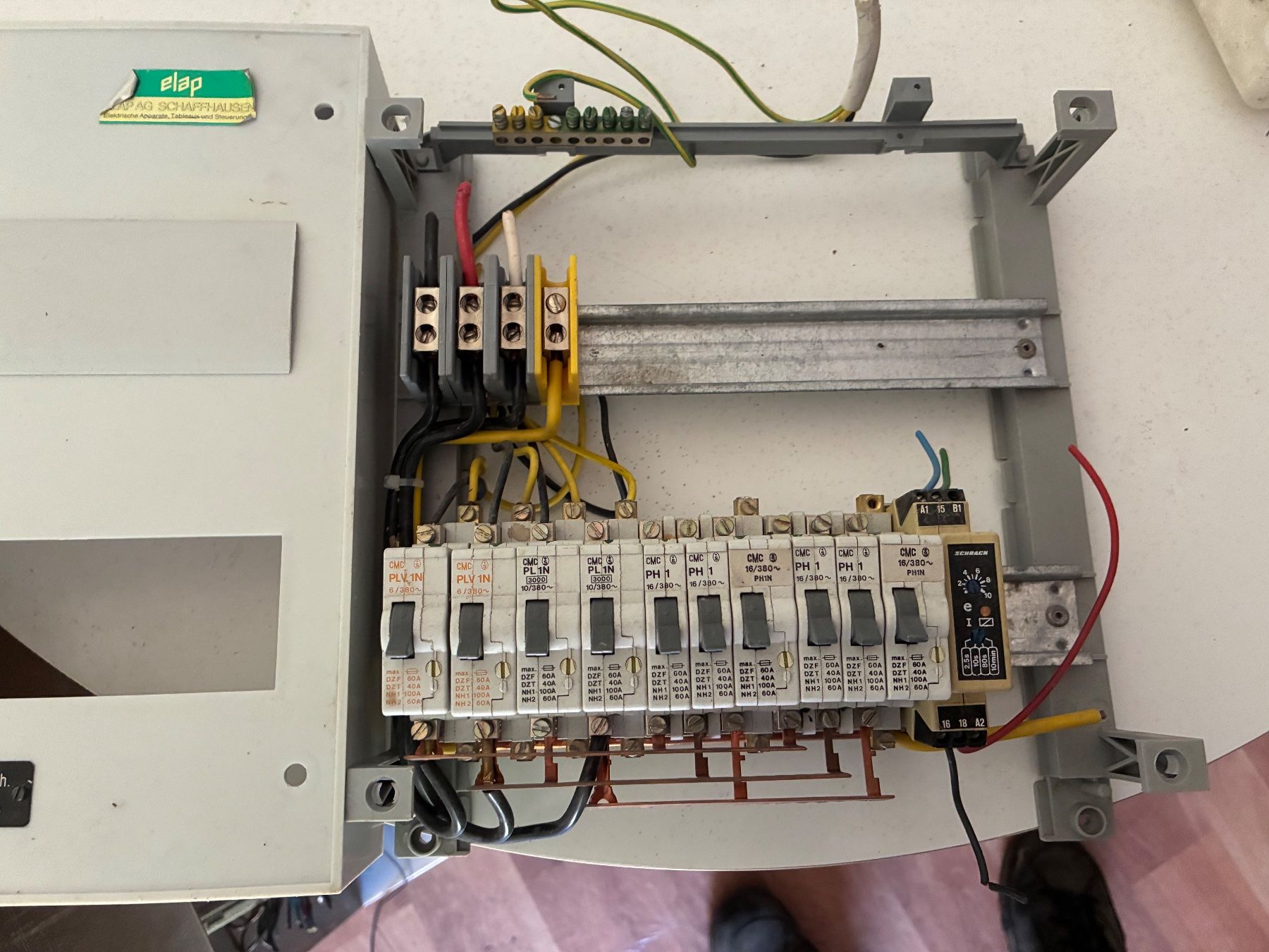 Alimentation électrique: Elektroverteilung Tableau LS Sicherungen – D'occasion à Thayngen par stammsani