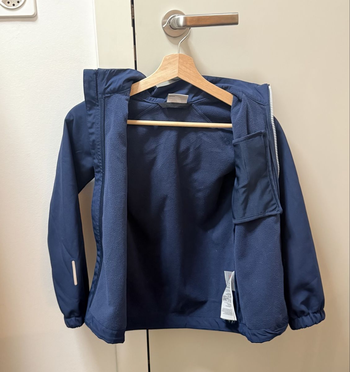 Reima Giacche & Cappotti: Reima Softshelljacke blau Gr. 128 – Usato da Zürich venduto da Ta-Nia 1