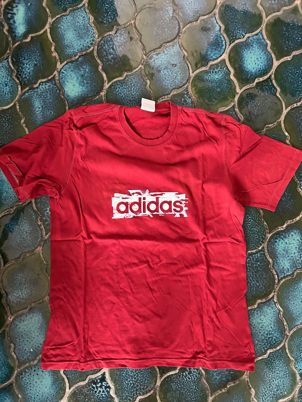 Adidas T-Shirts: Rotes Adidas T-Shirt Gr. L – Gebraucht aus Emmen von Carbru