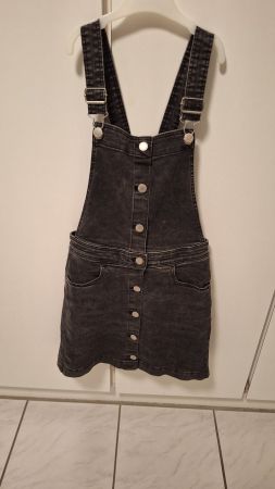Schwarzes Jeanslatzhosenkleid Gr. 158