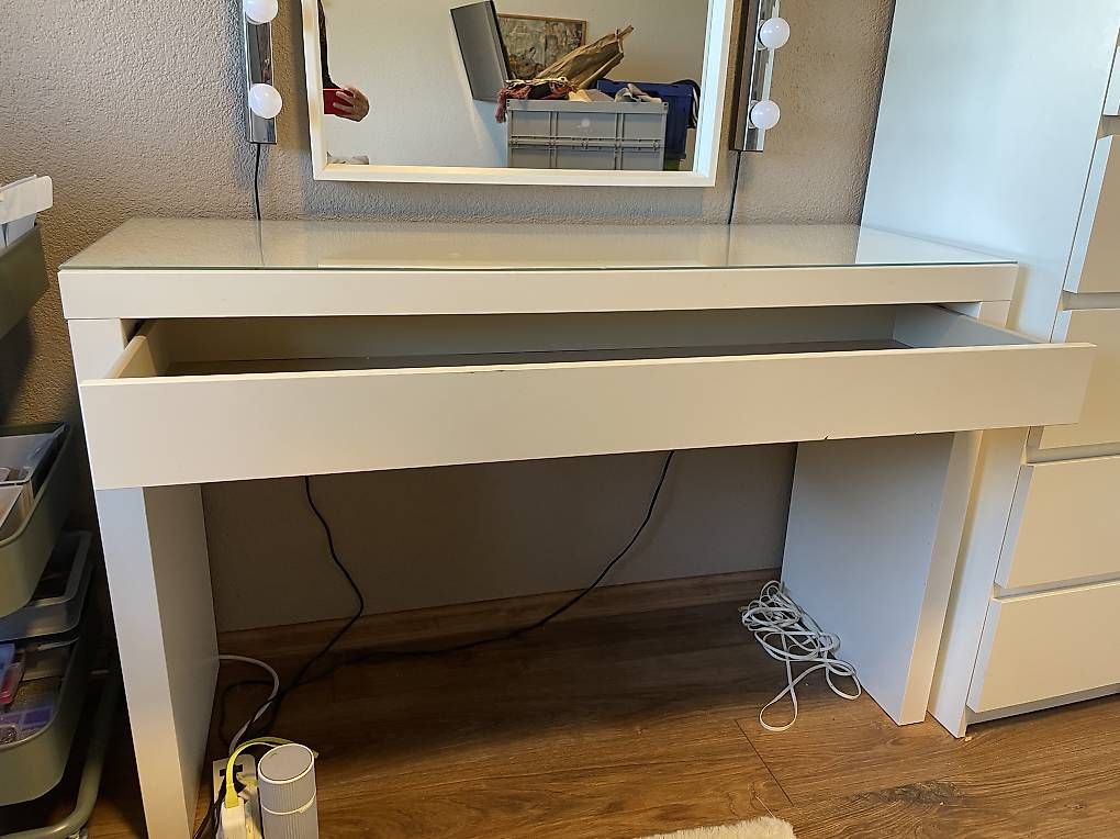 Ikea Tavoli da trucco: Schminktisch Ikea weiss – Usato da Dotzigen venduto da deb_j8l8