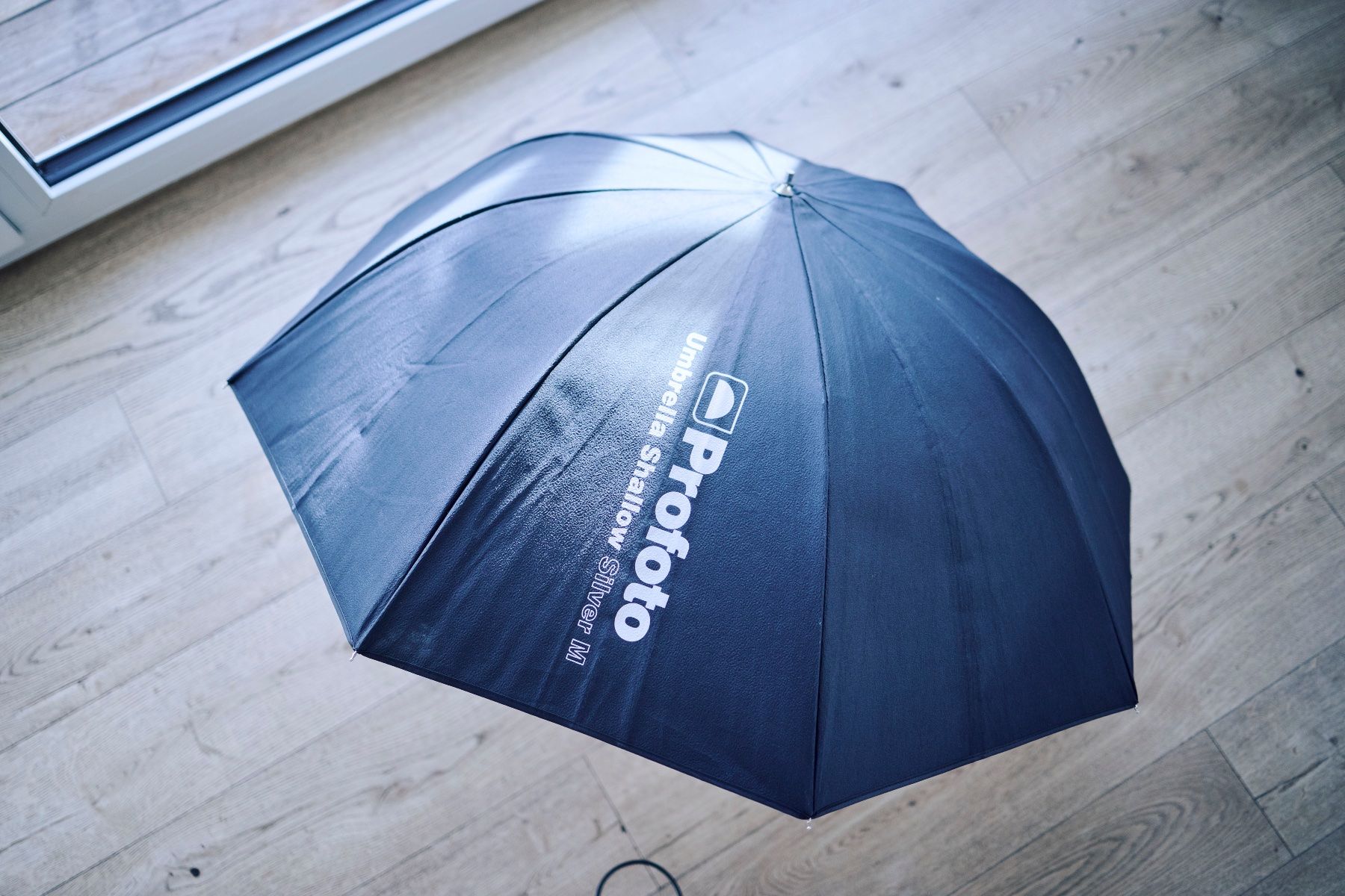Profoto Flashs: Profoto Umbrella Shallow Silver M - Blitzschirm – D'occasion à Meilen par danielson0_3 1