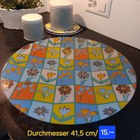 Schöne Glasschale mit Füssen