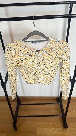 ZARA Cropped Cardigan mit Blumenmuster  neu (Größe S)