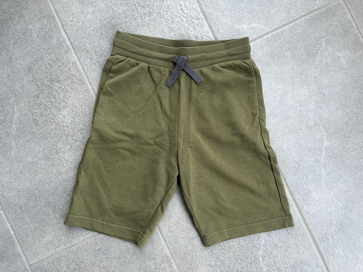 H&M Hosen: Shorts / kurze Hose 146/152 – Gebraucht aus Wil ZH von Wonderwoman76