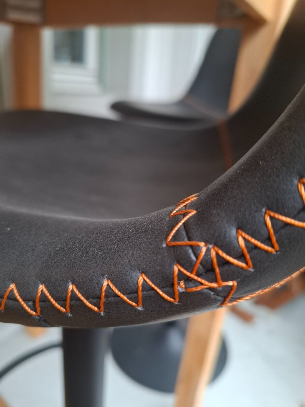 Micasa Tables: Eichen-Bartisch mit Stühlen – D'occasion à Luzern par tutti-i-venti 1