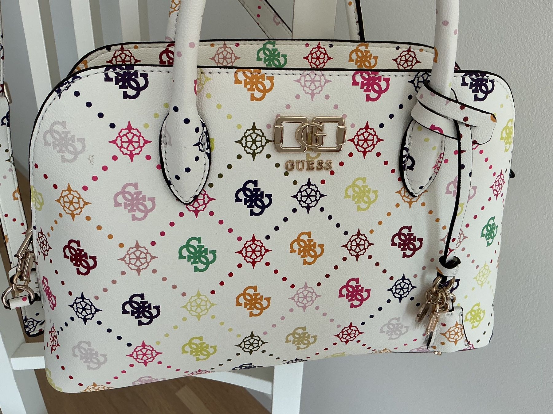 Guess Borse da donna: Guess Tasche wunderschön neu – Nuovo (secondo la descrizione) da Rudolfstetten venduto da Foxj 3