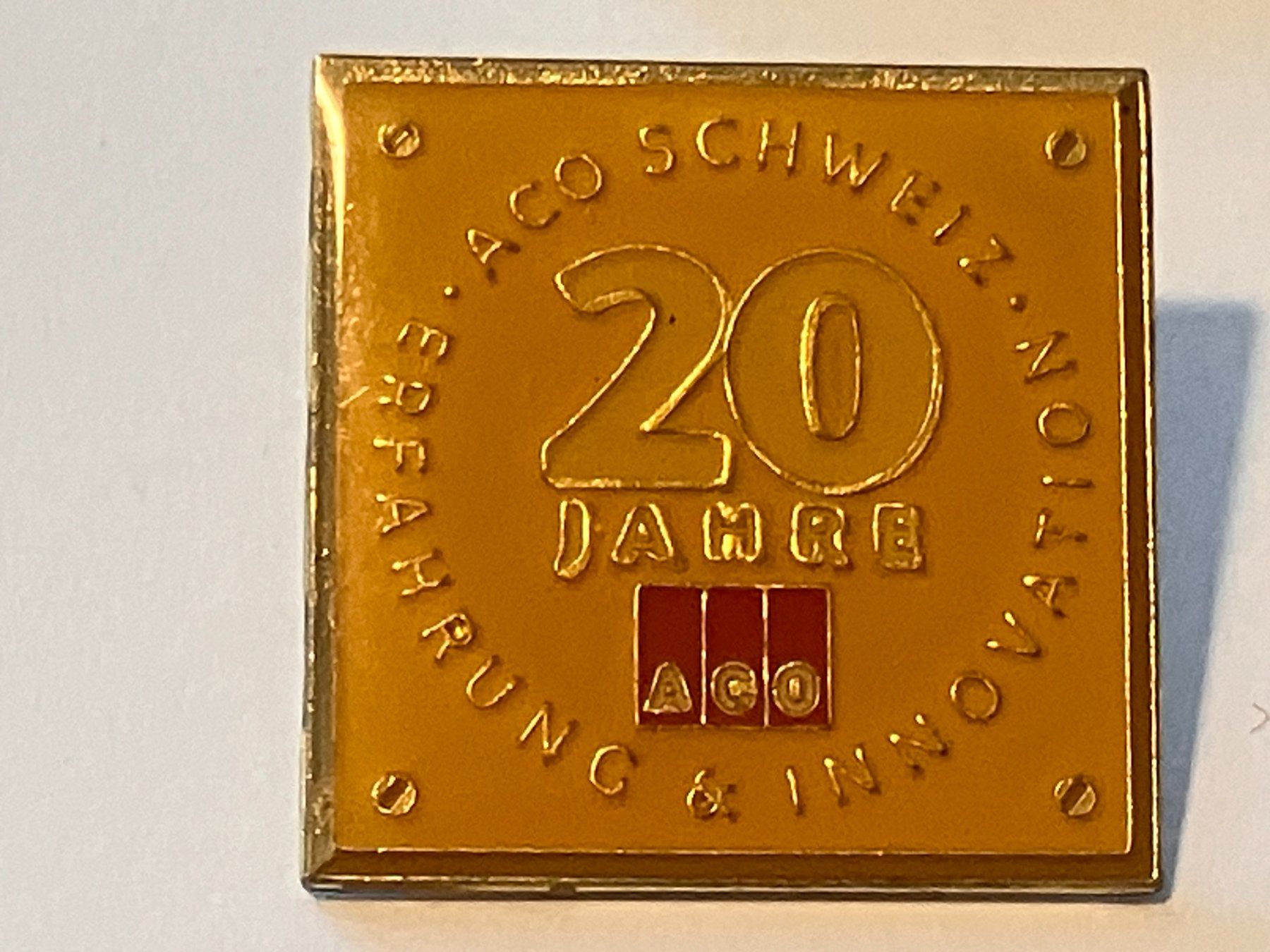 Placchette & Badge: 1 Pin ACO Schweiz 20 Jahre – Usato da Basel venduto da djwwpp