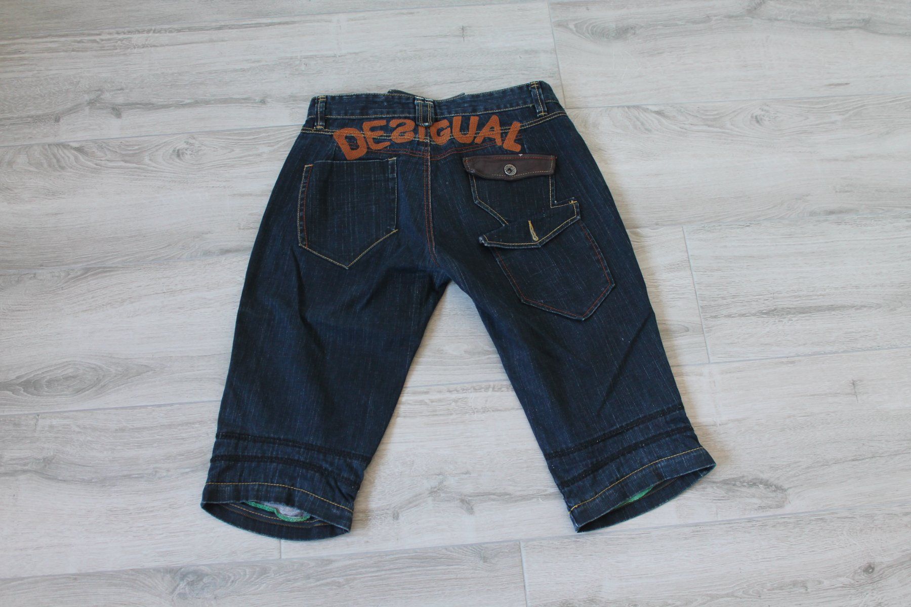 Desigual Pantalons: Pantacourt DESIGUAL taille 42 – D'occasion à Chez-le-Bart par jasse 1