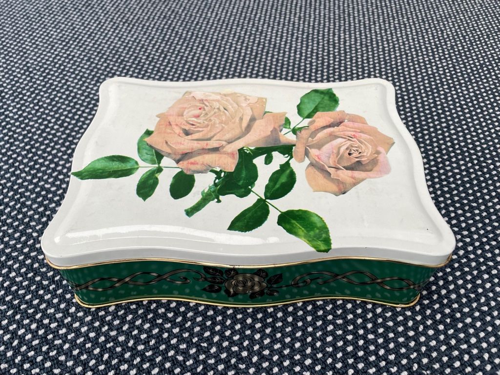 AluBox Barattoli: Antike Blechdose mit Rosen-Motiv - Vintage – Usato da Zürich venduto da Alot16