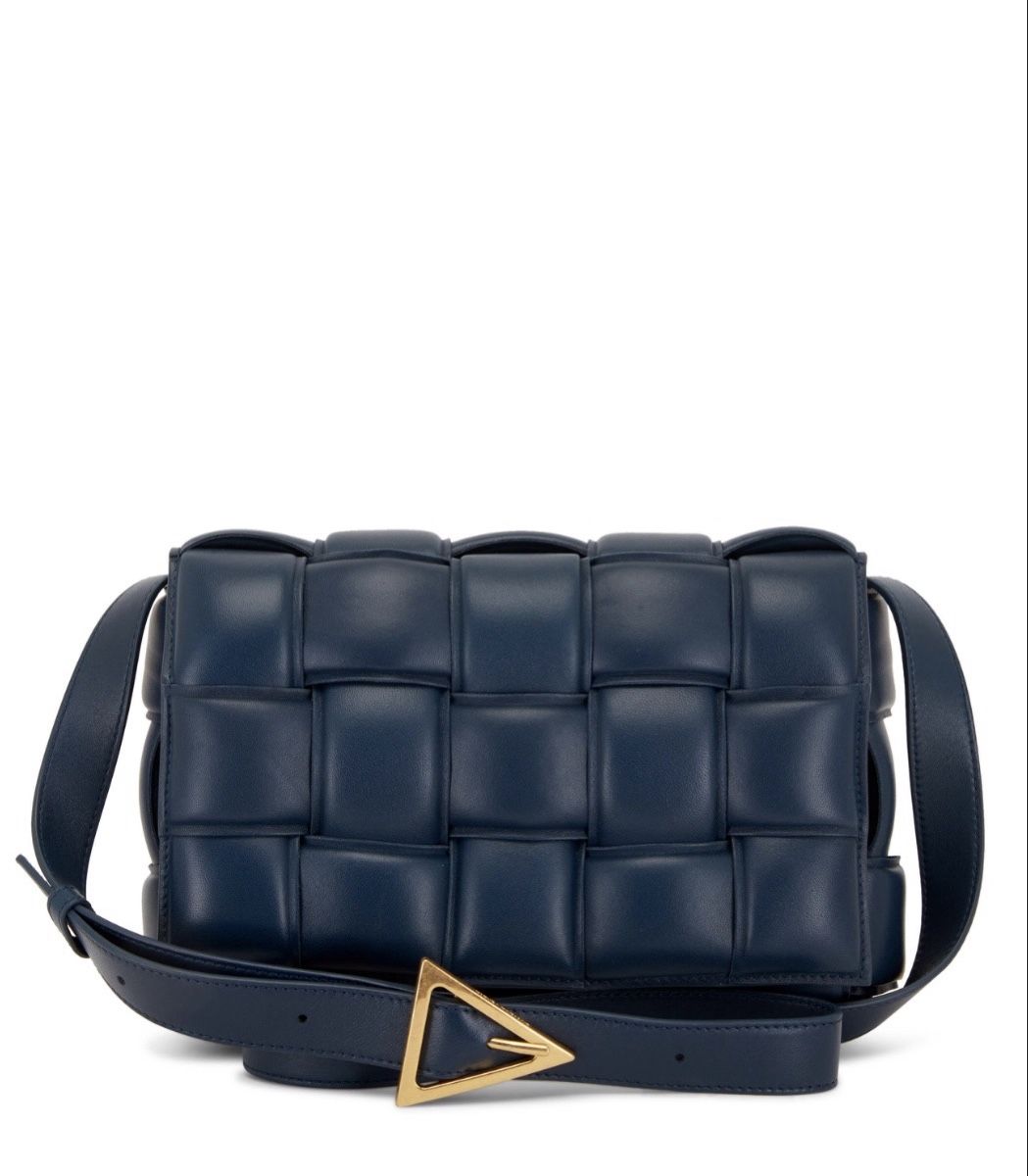 Bottega Veneta Sacs femmes: BOTTEGA VENETA PADDED CASSETTE, DEEP BLUE – Neuf (Voir description) à Genève par kam_m6mq