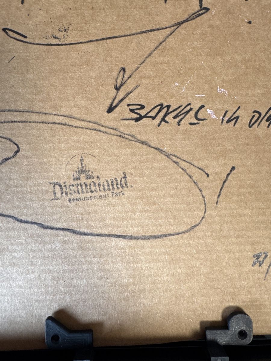 Dipinti: Banksy Card Board Dismaland Copter – Usato da Meggen venduto da Seafood 2