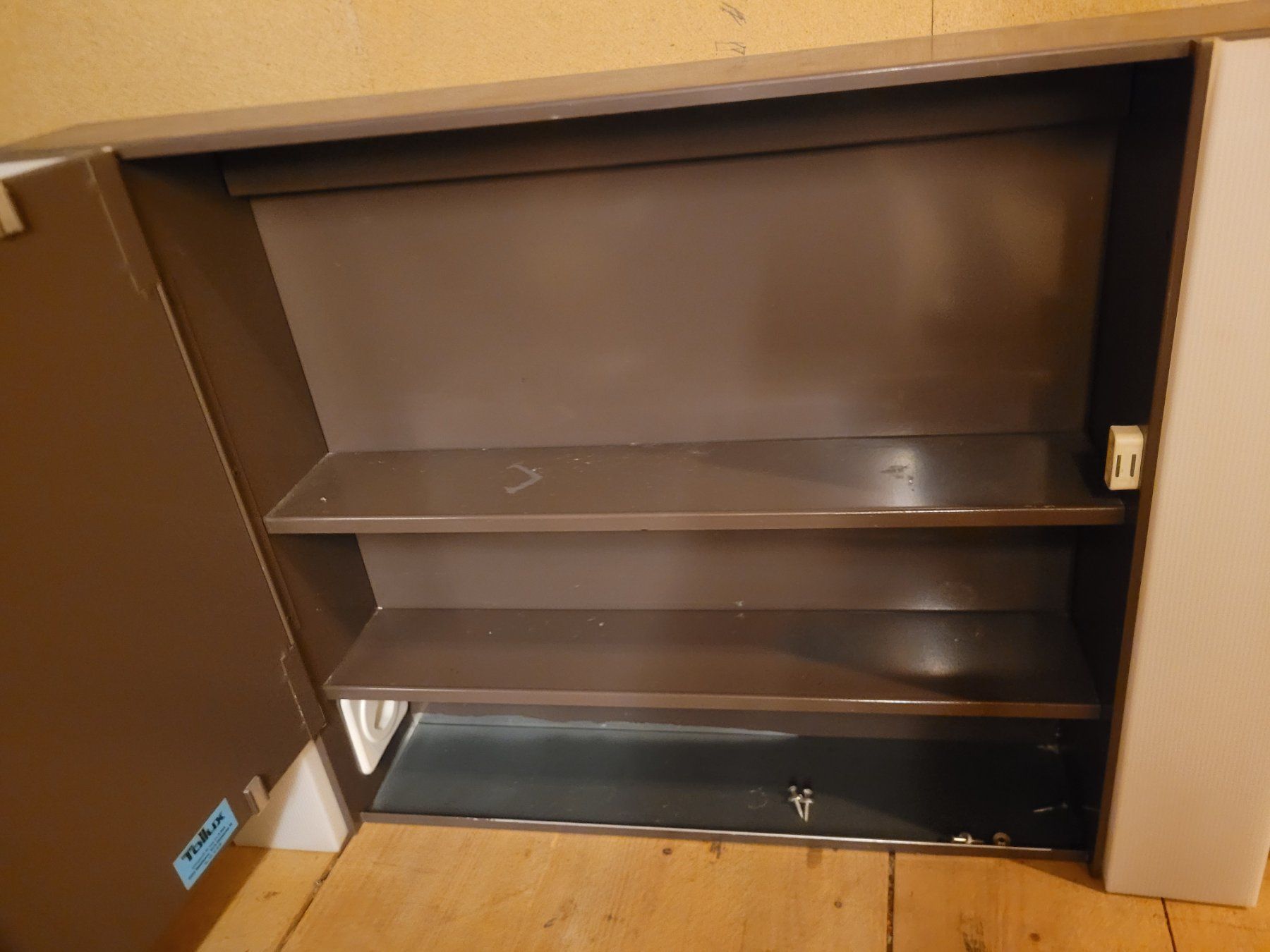 Armadietti a specchio: Sidler Toilux 2 x 75 Watts – Usato da Bionnens venduto da Meg011 2