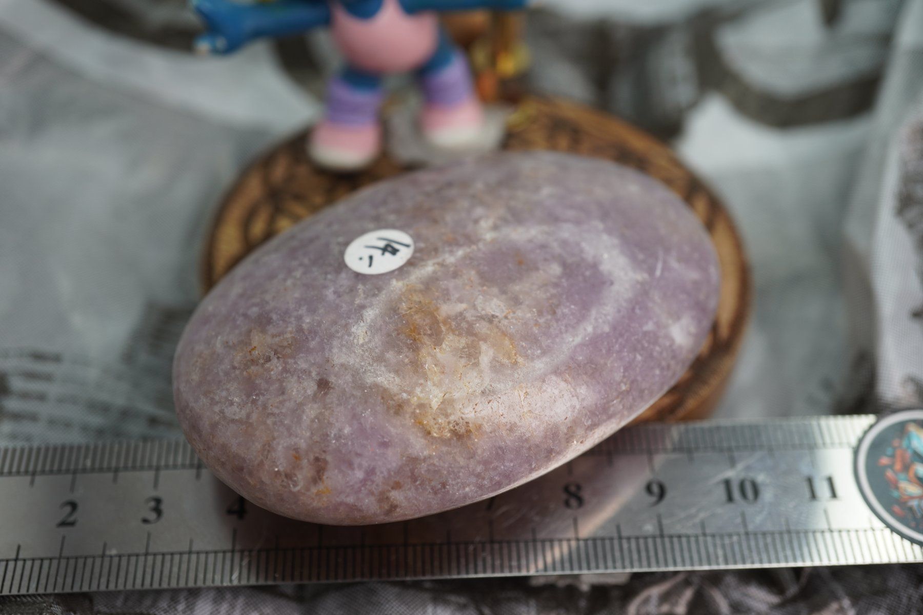 Minerali & Pietre curative: Lepidolith  Jumbo  Massagestein    70mm    ab 5.- – Nuovo e nell'imballaggio originale da Eschenbach SG venduto da topstone