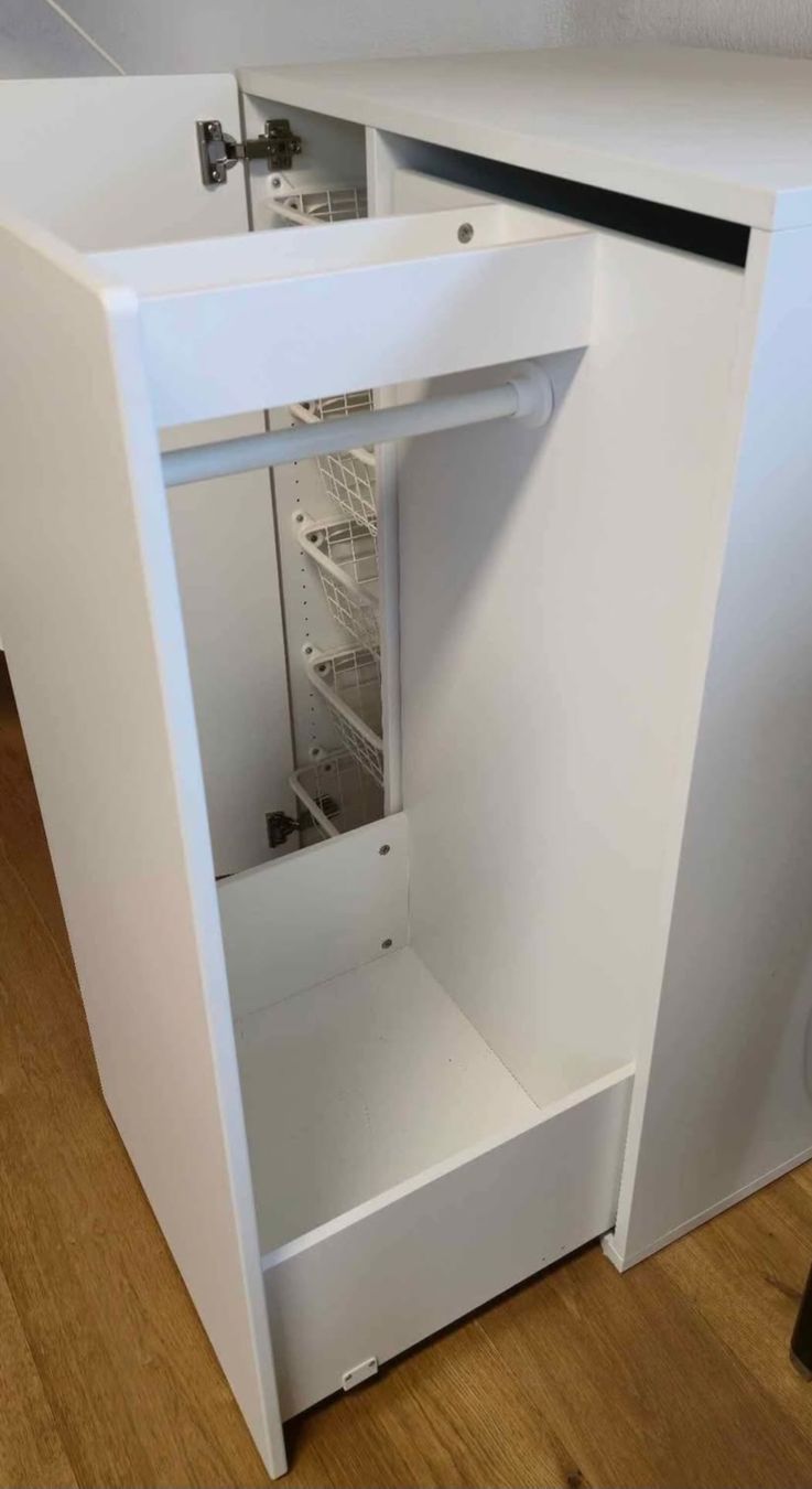 Armadi: Weisser IKEA Hochschrank mit Auszug – Usato da Mauren venduto da MaJa_1117 1