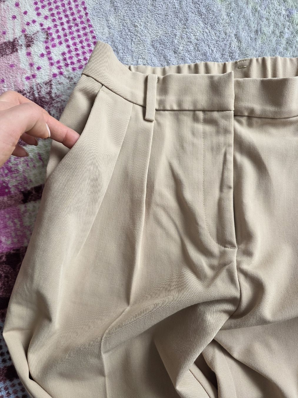 H&M Hosen: Beige Stoffhose von H&M, Grösse 36 – Neu (gemäss Beschreibung) aus St Gallen von vir_5kgt 1