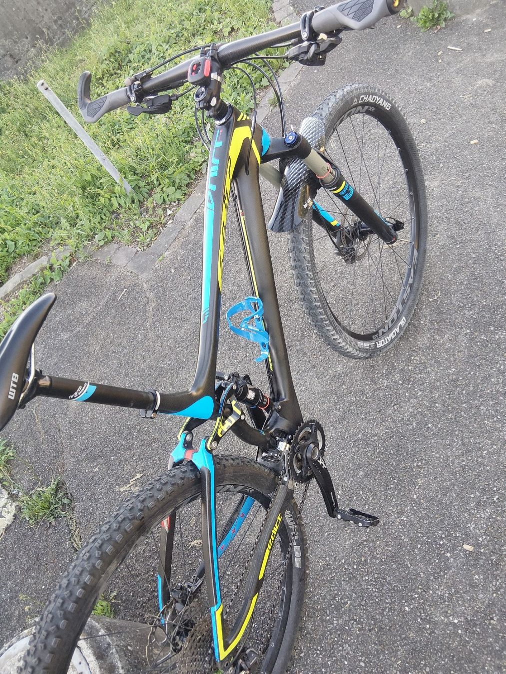 Biciclette: mountainbike fully carbon  – Usato da Galgenen venduto da bal_j5v8 4