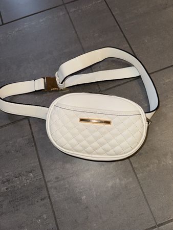 Weisse Bauchtasche