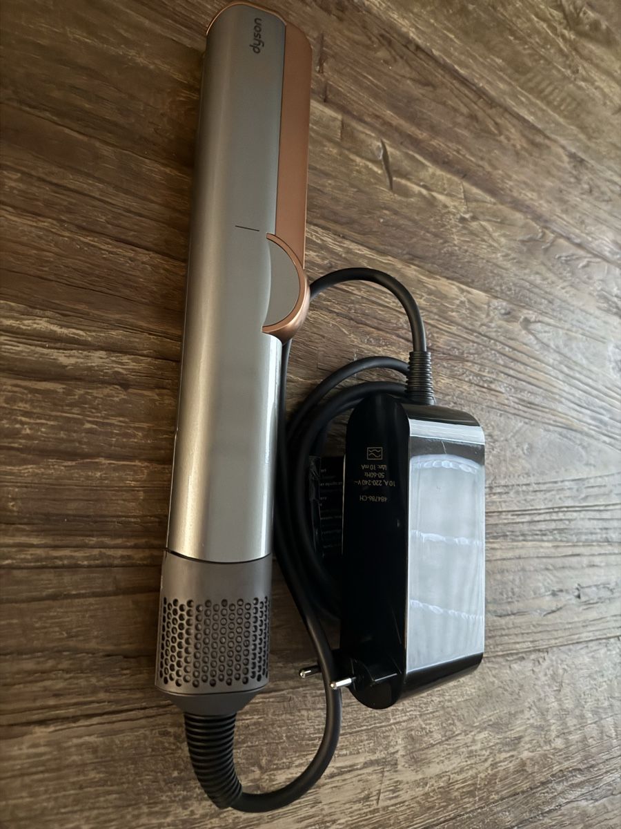 Dyson Asciugacapelli: Dyson Airstrait 1600 W – Usato da Näfels venduto da Furnitureforyou
