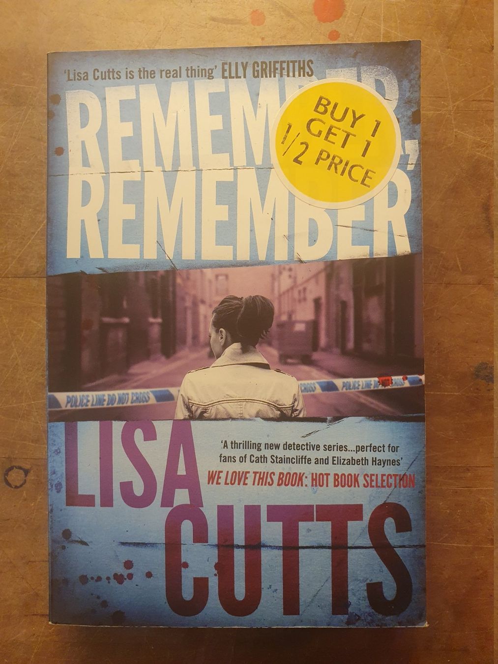 Libri: Remember, Remember - Lisa Cutts – Usato da Zürich venduto da loosebone 1