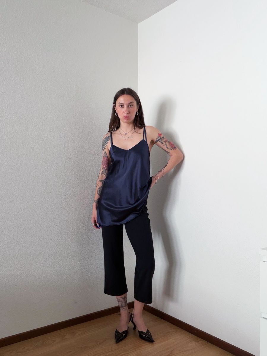 Escada Hosen: Escada Navy Wool Blend Cropped Pants, Size 34 vintage – Gebraucht aus Knonau von Grapesvintage 1