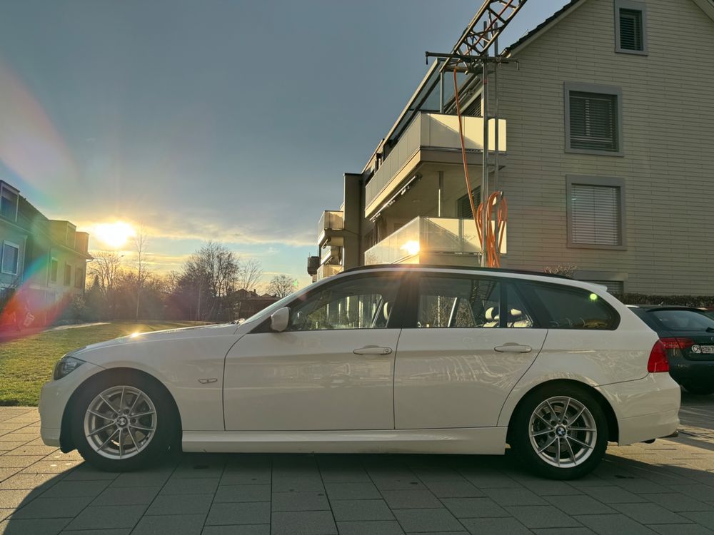 BMW 320i Kombi ab MFK, 8-fach Bereift, < 140'000km