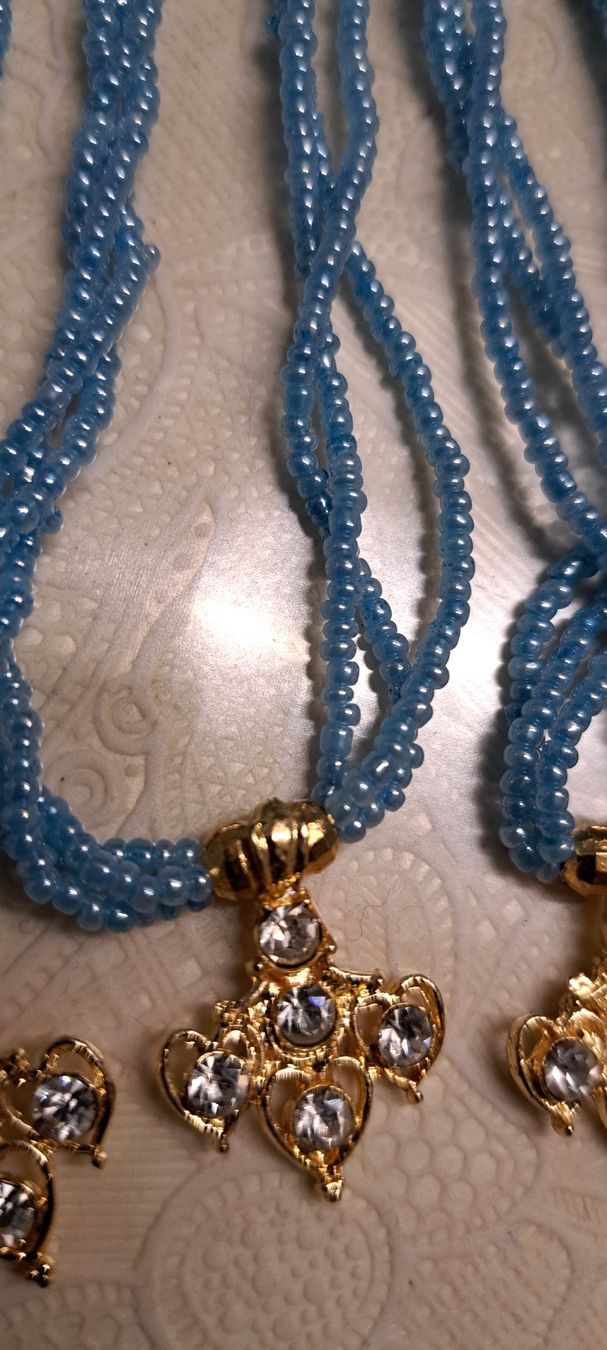 Catenine: Perlenketten Set (8)hellblau mit Anhänger neu – Nuovo (secondo la descrizione) da Bern venduto da mahilini 2