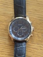 Guess Chronograph Uhr Rosen­gold­farben Leder­armband