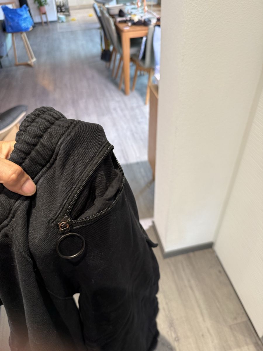 Off-White Pantaloni: Off white cargo jogger M – Usato da Giubiasco venduto da Darkemperor 3