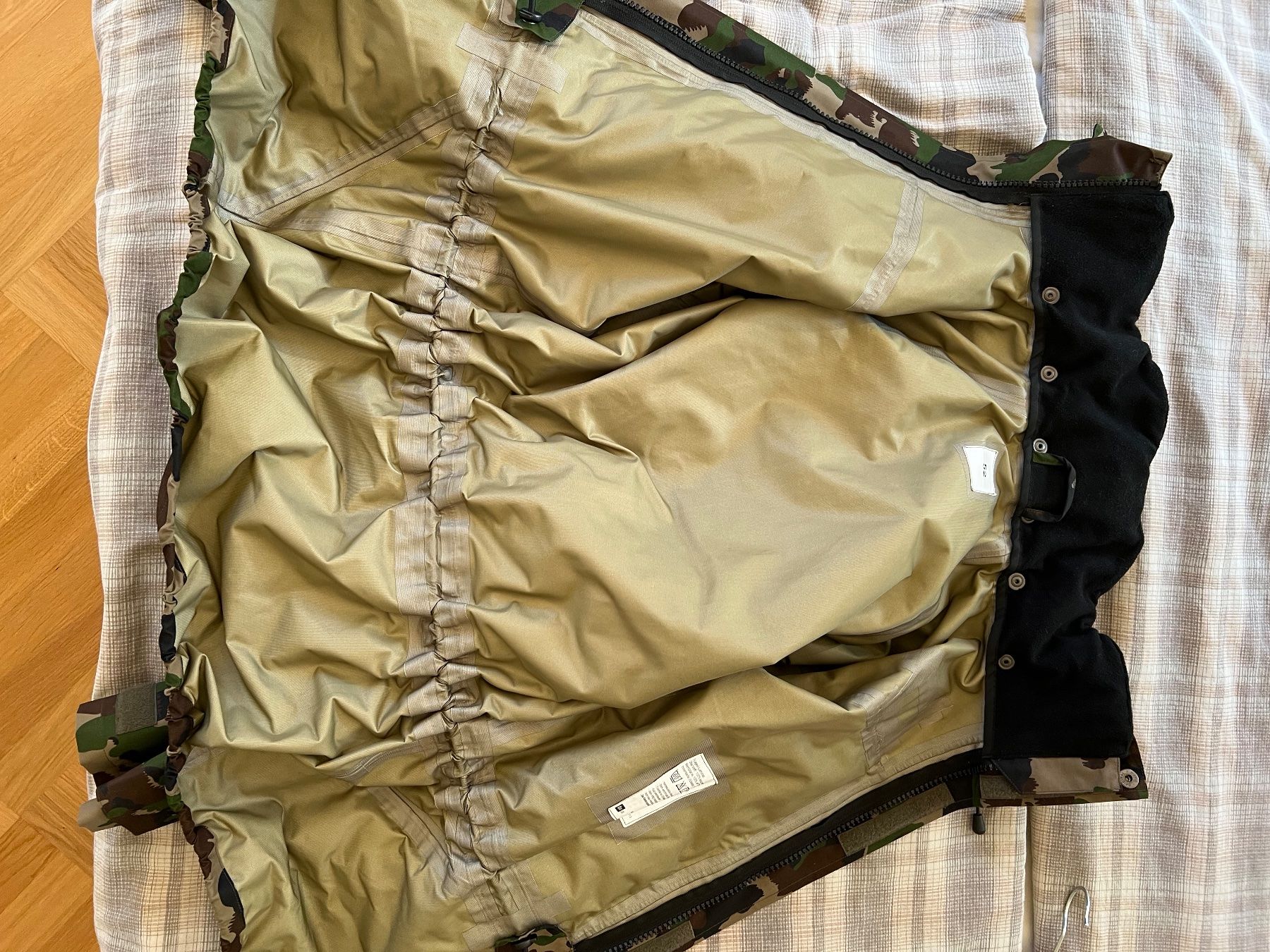 Schweizer Armee Giacche: Gore Tex Jacke ARMEE mit Kapuze – Usato da Bex venduto da RicDealer 4