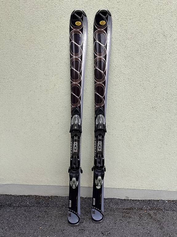 Atomic Skis: Ski et fixation atomic – Gebraucht aus Châtel-St-Denis von Vaillant1