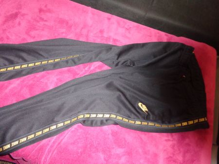 Trainer Nike Gr S schwarz mit Gold
