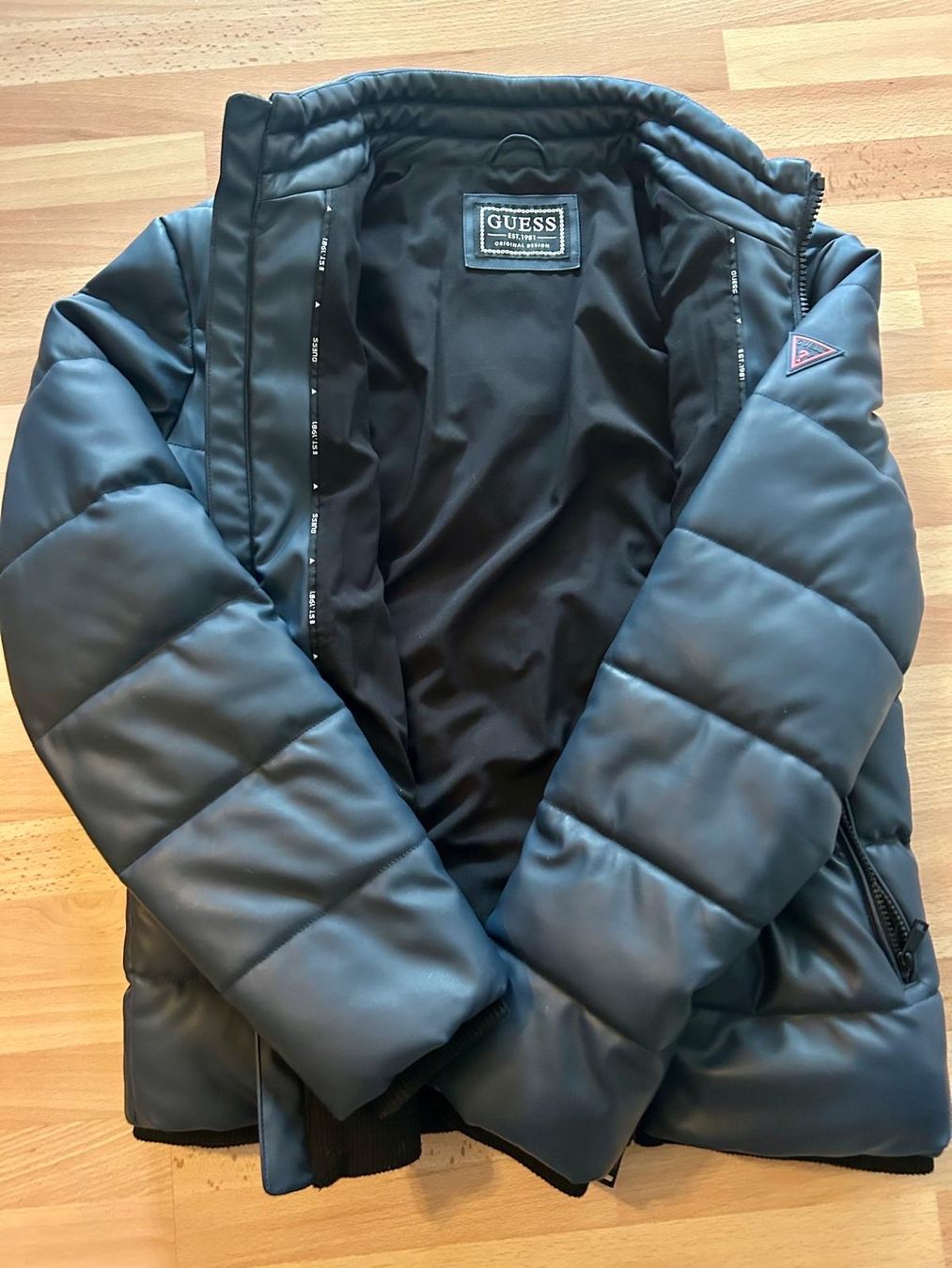 Guess Giacche: Guess jackt M – Nuovo (secondo la descrizione) da Schliern bei Köniz venduto da Gonzalo322 4
