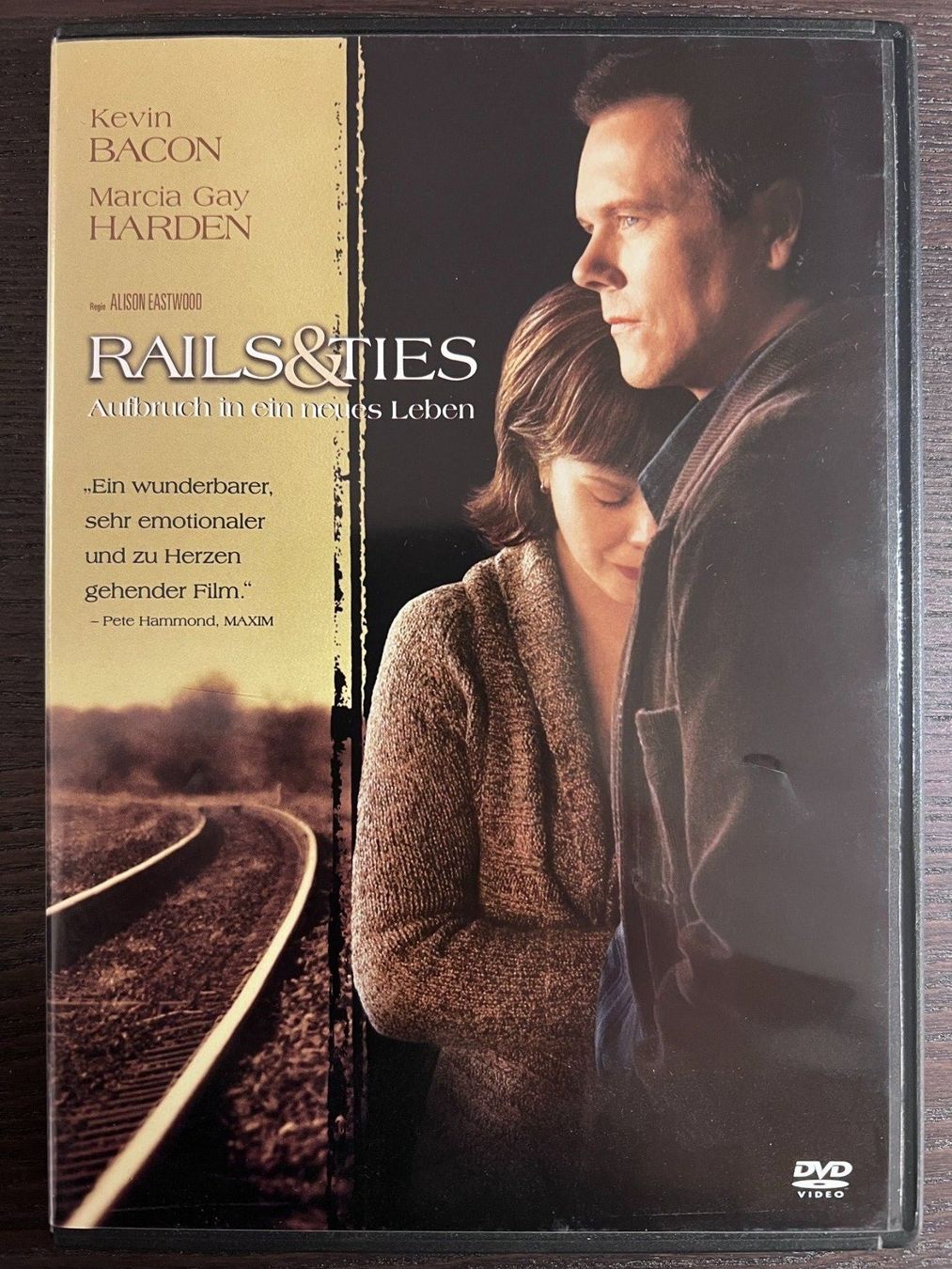 Tous les DVDs: Rails & Ties - Aufbruch in ein neues Leben – D'occasion à Zürich par FilmFreunde