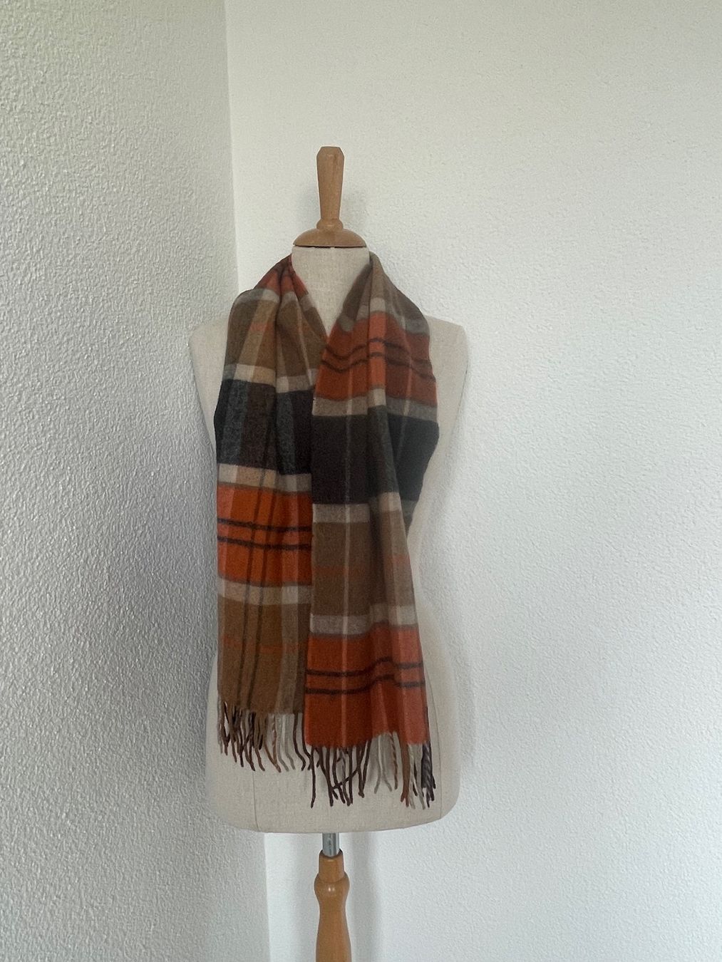 Foulard & Sciarpe: Wollschal im klassischen Karo-Muster – Usato da Buchs SG venduto da VintageHomeCH