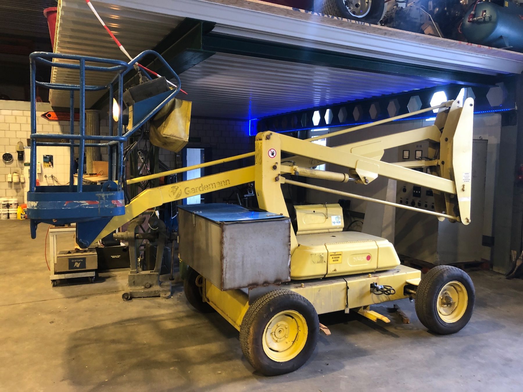 Piattaforme elevatrici & Crick: Arbeitsbühne – Difettoso da Winznau venduto da D5506 1