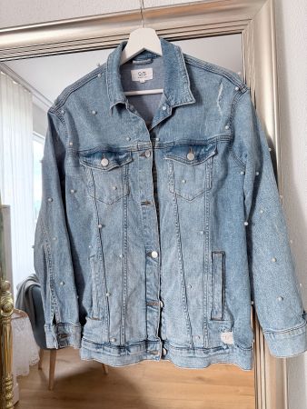 Oversized Jeansjacke in Grösse S mit Perlen