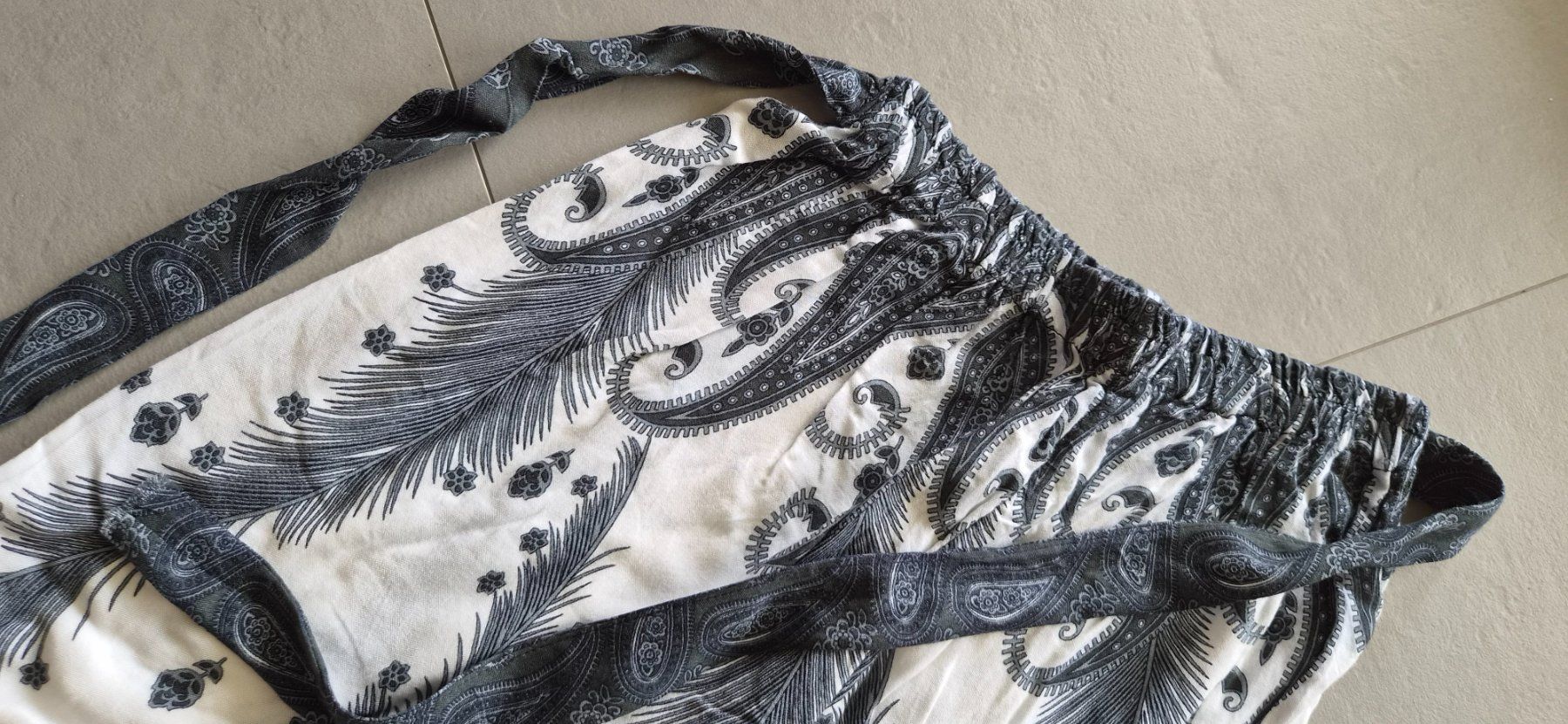 Pantaloni: Pantalon thaïlandais de plage XS – Usato da vufflens la ville venduto da Veuveclicquot 2