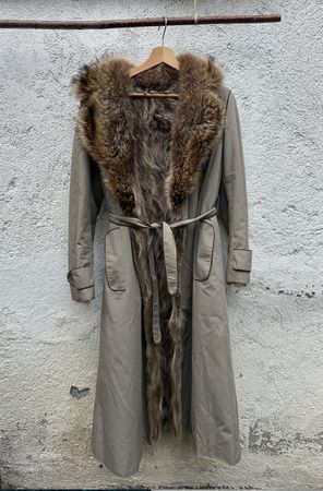 Mantel mit Pelz gefüttert